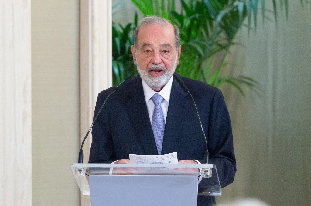 El presidente del Grupo Carso, Carlos Slim Helú, interviene tras la entrega del IX Premio Enrique V. Iglesias al desarrollo del Espacio Empresarial Iberoamericano, en el Palacio de la Zarzuela, el 25 de octubre de 2023. Foto Europa Press