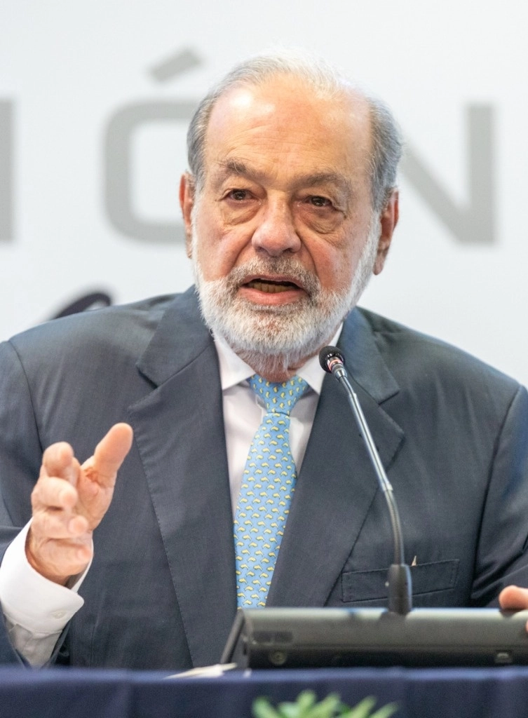 El empresario Carlos Slim abordó múltiples temas en su encuentro con la prensa. Hizo un recuento de cómo se volvió el hombre más rico del país e incluyó la privatización de Telmex. Reconoció que tiene diferencias con el presidente Andrés Manuel López Obrador: “algunas se las he mencionado en discusiones cordiales, pero otras las estoy guardando para cuando deje el poder”. Foto Pablo Ramos