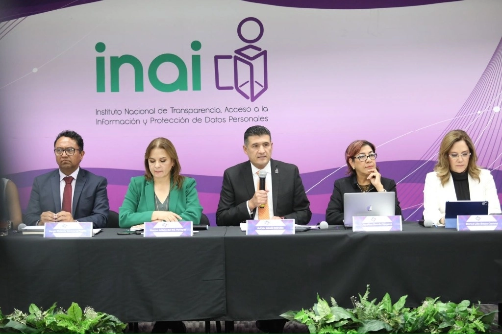 Adrián Alcalá Méndez, comisionado presidente del INAI dijo que debe haber un análisis pleno sobre la propuesta de desaparecer los organismos autónomos. Foto @INAImexico