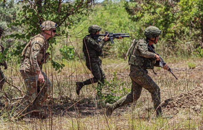 Hay que tener antecedentes fijos, ante el “valiente” ofrecimiento de Donald Trump: enviar a su poderoso y eficiente ejército tecnologizado para combatir y eliminar a los cárteles de narcotraficantes mexicanos. Foto 