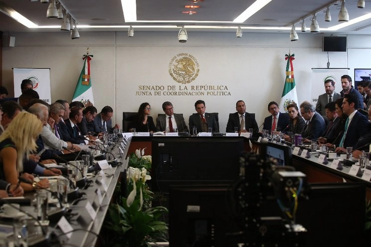 El Parlamento Abierto del Senado de la República realiza un foro en contra del outsourcing ilegal. En la mesa, la presidenta de la Cámara Alta, Mónica Fernández; la titular de la STPS, Luisa María Alcalde; el senador Ricardo Monreal, el titular del IMSS, Zoé Robledo y el legislador Napoleón Gómez Urrutia, entre otros. Foto Jesús Villaseca