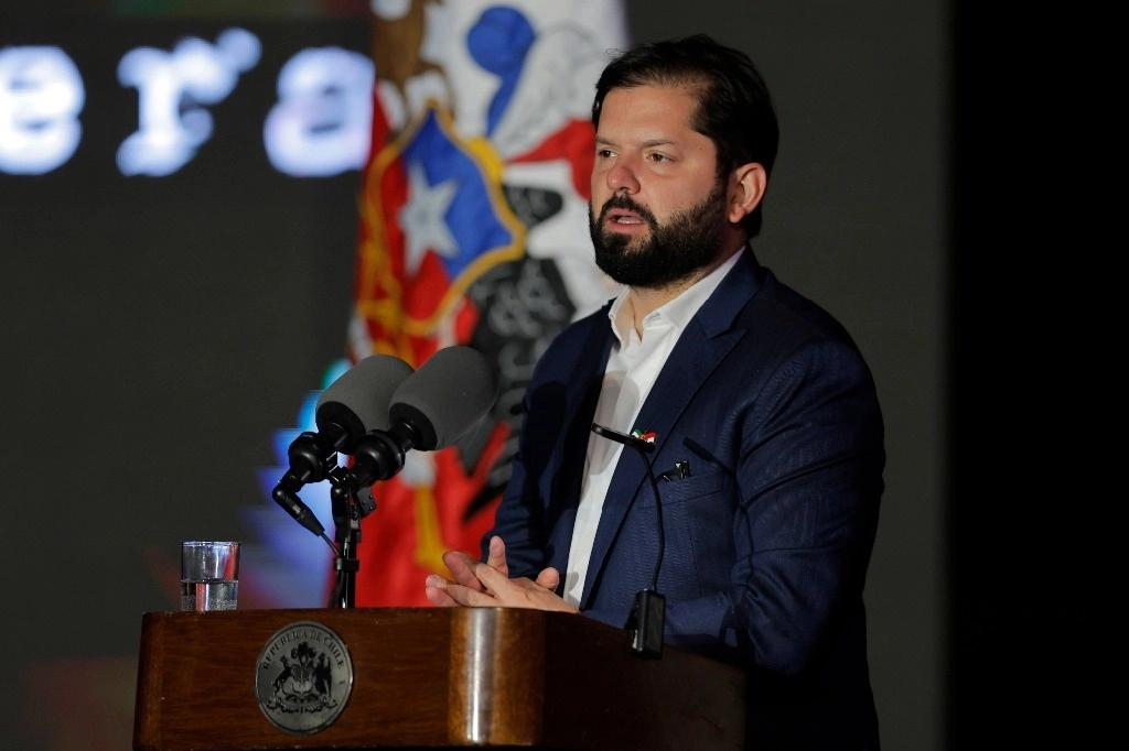 La justicia chilena ordenó el sobreseimiento definitivo del caso contra el presidente Gabriel Boric por la presunta difusión de imágenes íntimas. Foto Europa Press / Archivo