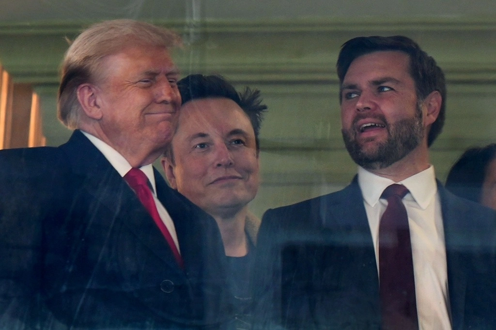 Musk está considerado un estrecho asesor del presidente electo de Estados Unidos, Donald Trump, que le ha encargado que trabaje con el empresario Vivek Ramaswamy en un comité de nueva creación llamado DOGE ("Departamento de Eficiencia Gubernamental") para elaborar propuestas de recorte del gasto público. Foto Ap