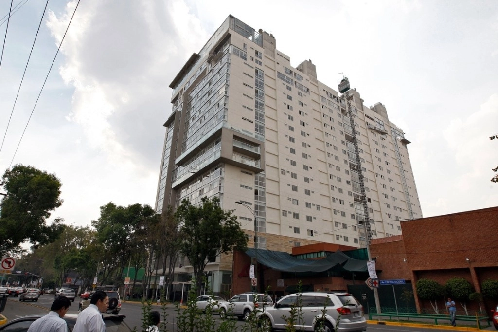 El socio mayoritario del desarrollo City Towers, Dionisio N, denunció que entregó más de 43 millones de pesos al ex jefe delegacional de Benito Juárez, Christian von Roehrich. Foto Cristina Rodríguez / Archivo