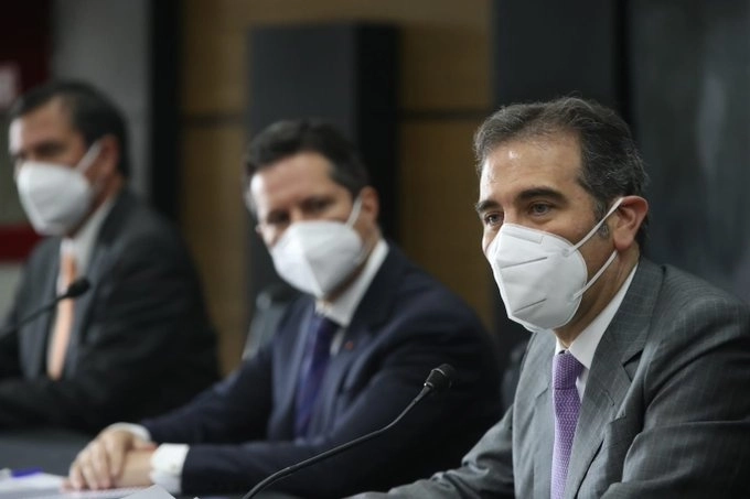 Lorenzo Córdova, presidente del INE, durante la firma de convenios de colaboración entre el Instituto Nacional Electoral, el Colegio Nacional del Notariados Mexicano y el Colegio de Notarios de la CDMX. Imagen tomada de la cuenta en Twitter @INEMexico