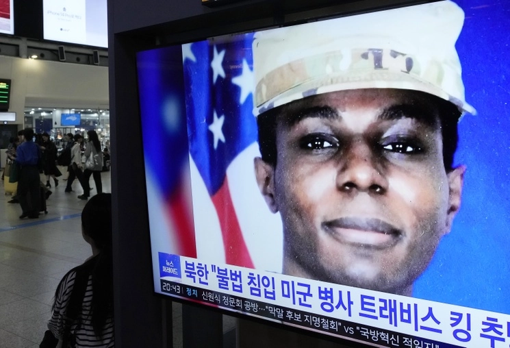 Travis King, el soldado que huyó a Corea del Norte en julio, se encuentra bajo custodia estadunidense tras ser expulsado por Pyongyang a China. Foto Ap 