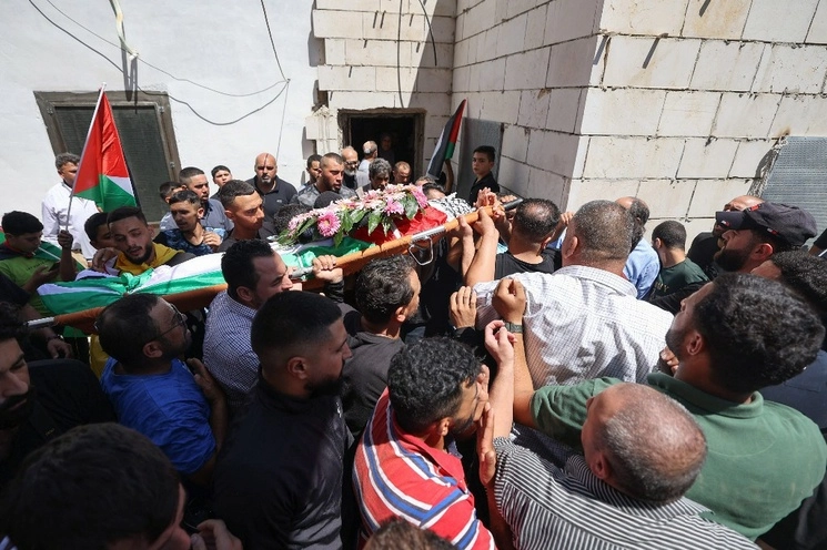 Funeral de uno de los jóvenes palestinos asesinados por soldados israelíes, cerca del campo de refugiados de Yenín. Foto Afp