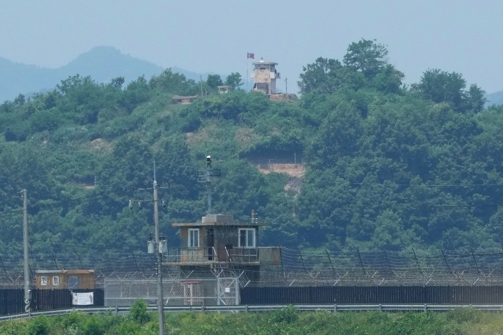 Seúl denunció casos similares el 9 y el 18 de junio, alegando que la "equivocación" se debe a la gran cantidad de maleza en estas zonas, que dificultan la visión de la línea de demarcación. Foto Ap 