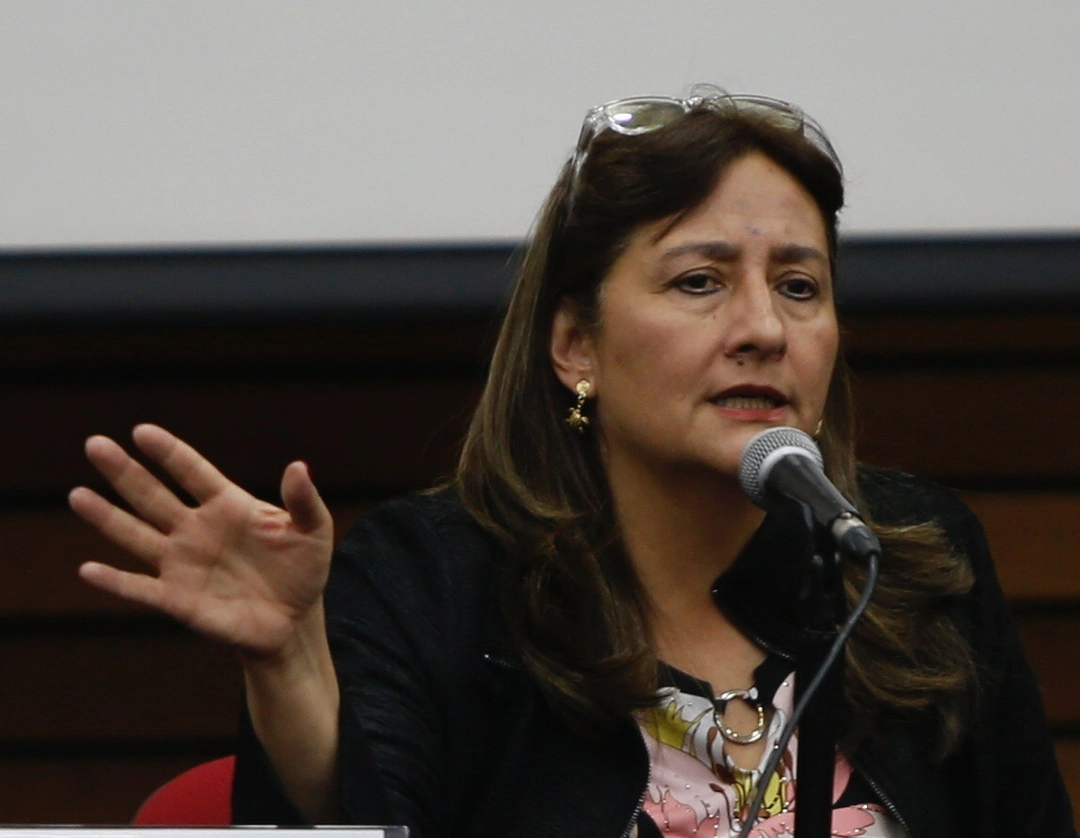 La integrante del Grupo Interdisciplinario de Expertos Independientes, Angela Buitrago Ruiz, en conferencia magistral “Los retos de la justicia transicional en América Latina”, organizada por el Centro de Derechos Humanos José Revueltas y Estudiantes de Derecho, el 29 de marzo de 2022. Foto Guillermo Sologuren