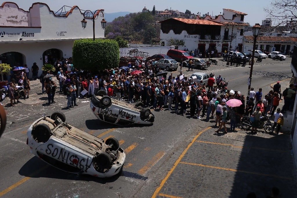 Linchamiento a los presuntos asesinos de la niña Camila en la localidad La Florida en Taxco, Guerrero. Foto Cuartoscuro
