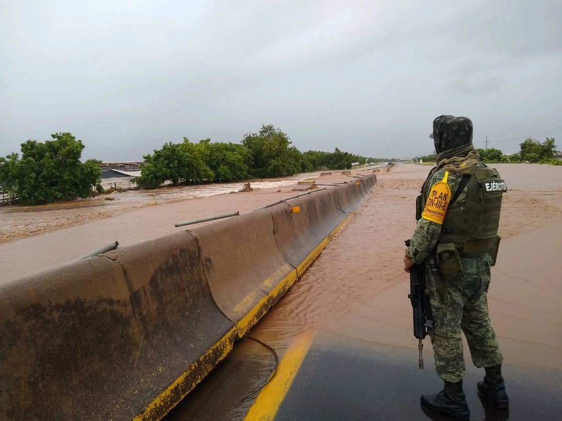 Por los estragos causados por el huracán ‘Nora’, el gobernador Quirino Ordaz Coppel informó que ya solicitó al gobierno de la República la Declaratoria de Emergencia para varios municipios de Sinaloa. Foto ‘La Jornada’