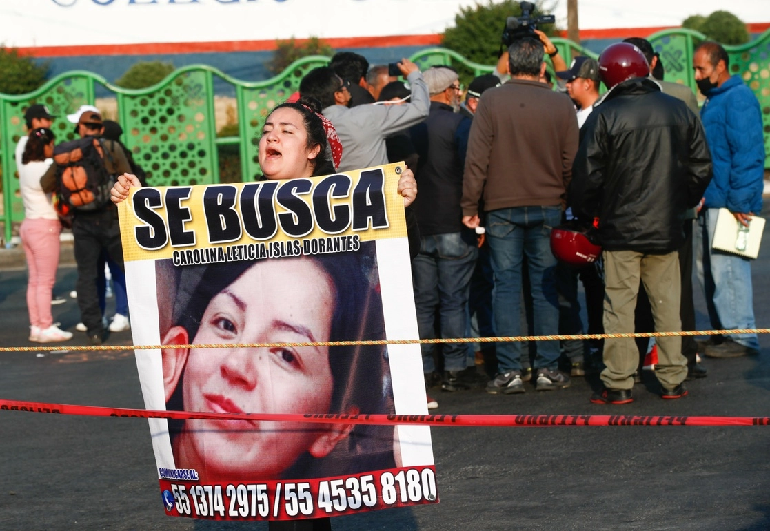 Familiares y amigos de Carolina Islas Dorantes, desaparecida el 27 de enero, bloquearon las salidas de la zona sur de la Ciudad de México el 3 de febrero del 2023. Foto Víctor Camacho