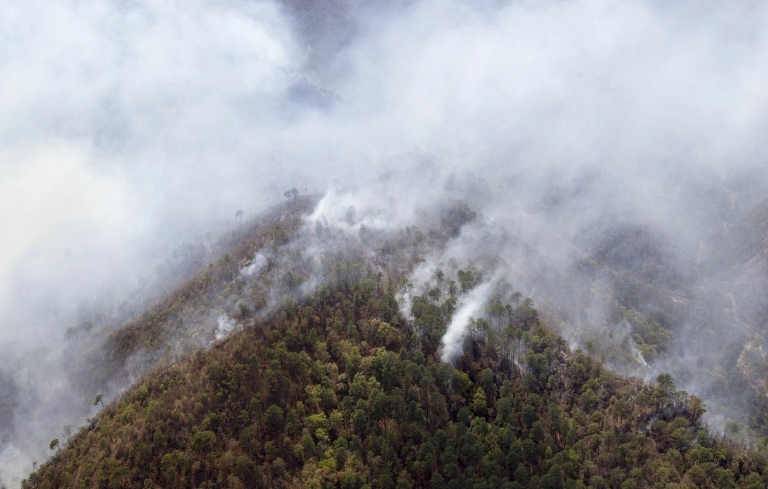 Incendio forestal en la sierra de Santiago, Nuevo León, el 29 de marzo de 2021. Foto Cuartoscuro 