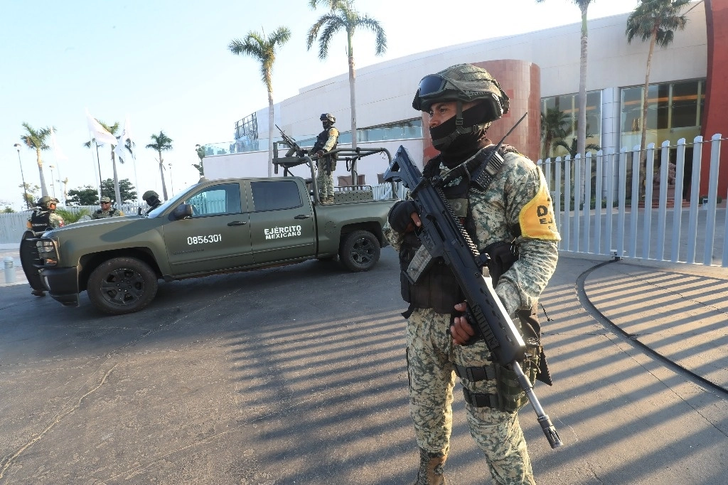 Elementos de la Guardia Nacional y el Ejército mexicano. Foto Luis Castillo/ La Jornada