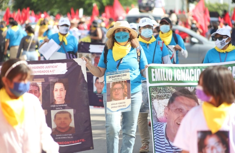 Marcha de colectivos de desaparecidos en la Ciudad de México.