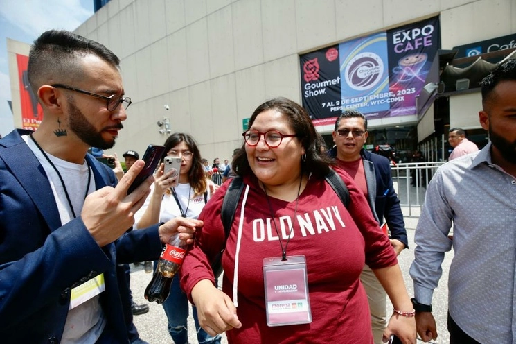 La senadora Citlalli Hernández, a su llegada al WTC, donde se lleva a cabo el conteo de votos para la elección del Coordinador de los Comités en defensa de la Cuarta Transformación, en la Ciudad de México, el 6 de septiembre de 2023. Foto Roberto García Ortiz


