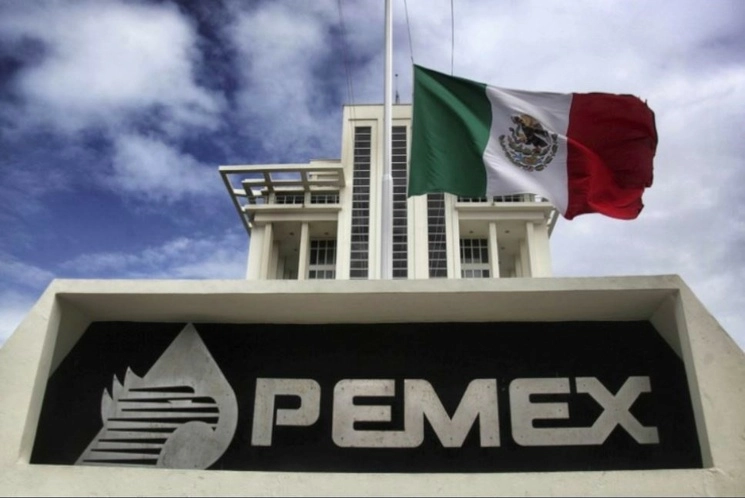 De esa manera, el máximo tribunal consideró ilegal que el Congreso de la Unión haya eliminado la facultad de la CRE para imponer medidas asimétricas a Pemex. Foto Europa Press