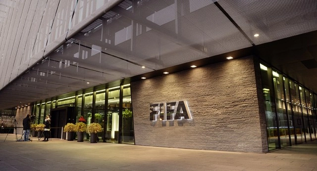 Como respuesta a la pandemia del Covid-19, la FIFA (en imagen de archivo) confirmó que Europa será el único lugar en el que habrá partidos internacionales de selecciones en septiembre para evitar a muchos jugadores tener que desplazarse. Foto Walter Bieri / Keystone vía Ap