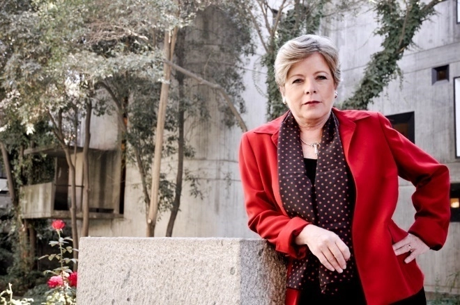 El cambio climático es un fenómeno que no podrá resolverse mediante acciones “individuales o microscópicas”, sino con políticas públicas masivas, señaló la embajadora de México en Chile, Alicia Bárcena. Foto Europa Press / Archivo