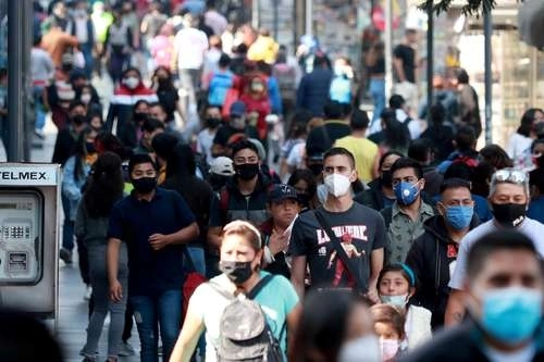 El magnetismo que el Centro ejerce sobre la población es mayor que el riesgo de contagio. Foto María Luisa Severiano
