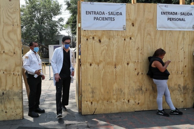 Pemex informó que se ha implementado un modelo de prevención integral para minimizar el contagio de Covid-19 entre sus trabajadores, jubilados y sus familiares. Foto Marco Peláez