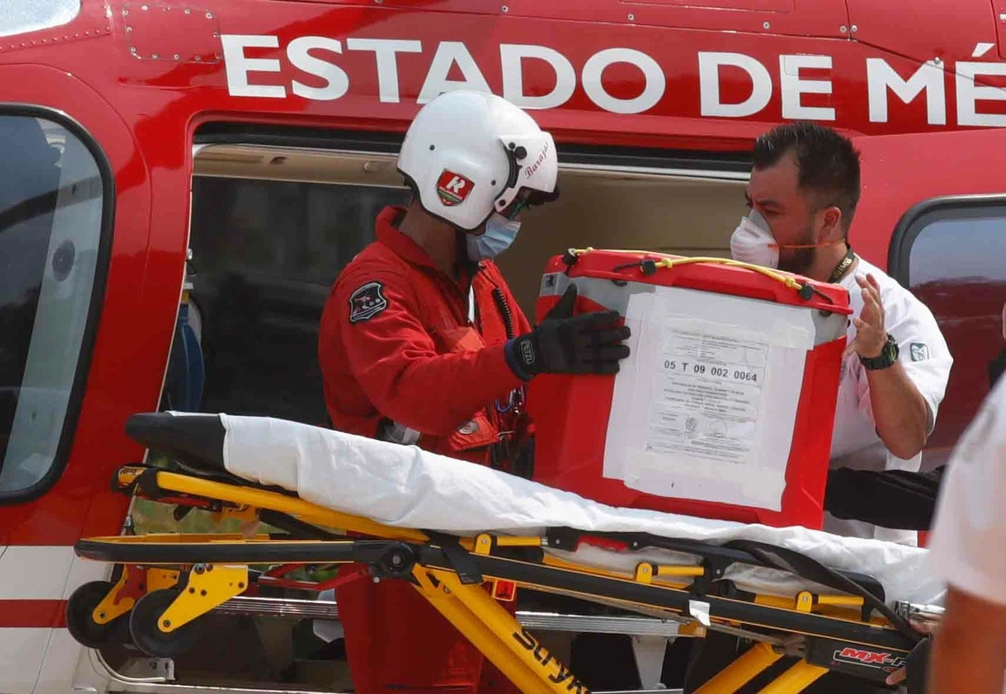Se difundirá un decálogo para profesionales de la salud. En la imagen, traslado de órganos a hospital del IMSS. Foto Víctor Camacho