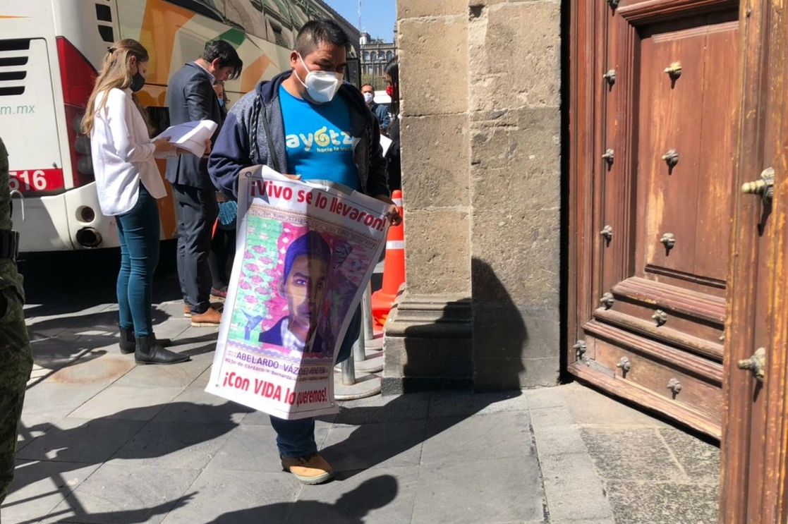 Familiares de los 43 de Ayotzinapa durante una reunión en Palacio Nacional el pasado 18 de febrero de 2021. Foto Luis Castillo 