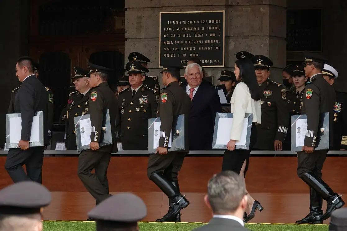Durante la ceremonia de graduación de la 41 antigüedad de la maestría en Seguridad Nacional, realizada en el Campo Militar 1-B, en Popotla, Ciudad de México, el 12 de agosto de 2022. Foto Cuartoscuro