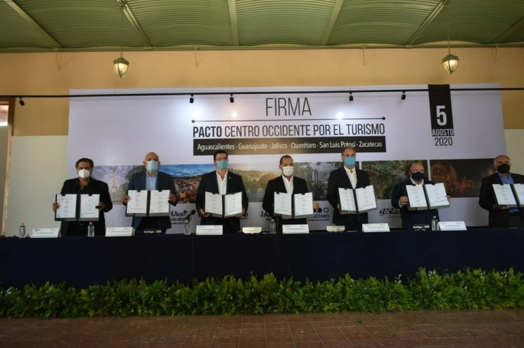 Firma del Pacto Centro Occidente por el Turismo para reactivar al sector. Foto Tomada del Twitter @EsperArturo