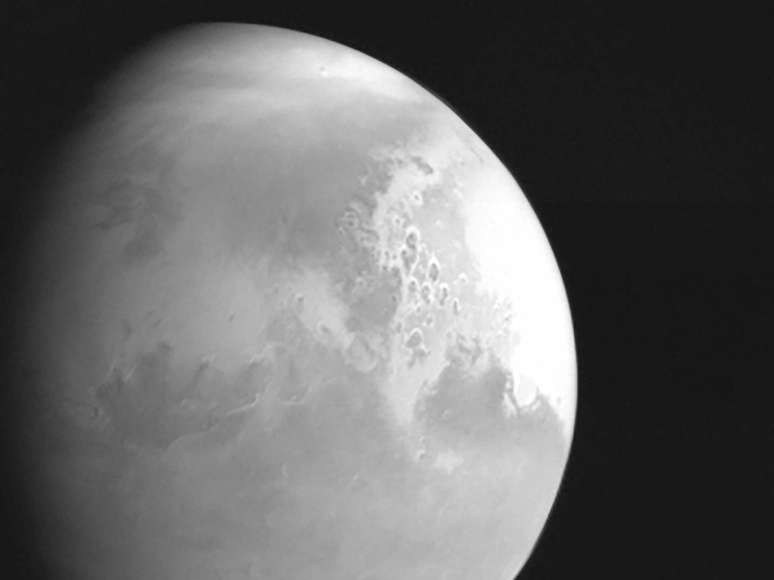 La sonda espacial china Tianwen-1, que se dirige a Marte, envió su primera imagen del planeta rojo, el viernes 5 de febrero de 2021. Foto China National Space Administration vía Afp