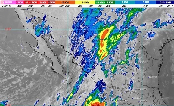 La interacción de la tormenta invernal con la humedad proveniente del Océano Pacífico podría extender la presencia de lluvias y aguanieve hasta el lunes 18 de noviembre. Foto @conagua_clima