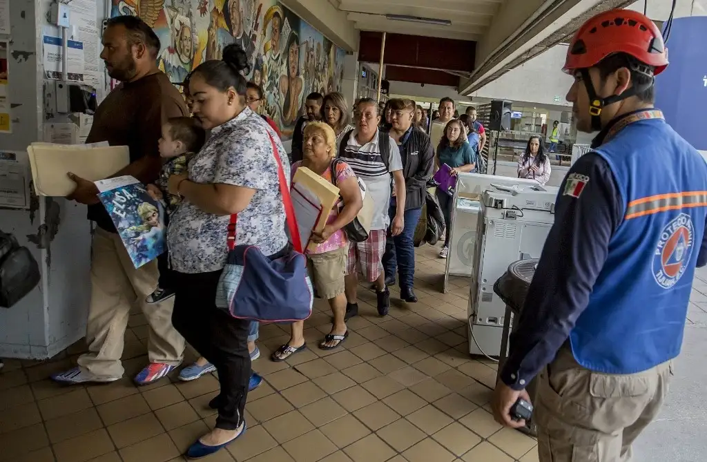 Para el jueves 4 de abril, las autoridades bajacalifornianas programaron un simulacro por el terremoto de 7.2 grados, registrado durante la tarde del domingo de Pascua de 2010, alrededor de las 15:40 horas. Foto Cuartoscuro / Archivo


