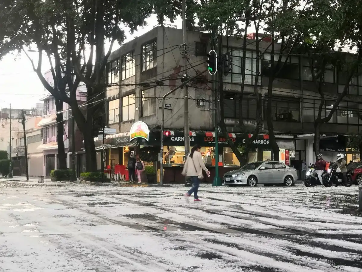 Aspectos de la granizada en calles de la alcaldía Benito Juárez. Foto