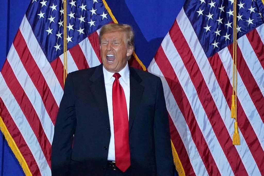 Donald Trump, quien aspira a un segundo mandato en Estados Unidos por el Partido Republicano, el 16 de enero de 2024. al llegar a un acto de campaña en el Country Club de Atkinson, Nueva Hampshire. Foto Afp