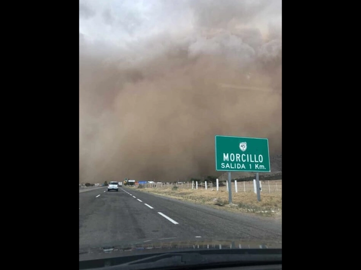 La tolvanera avanzó a los límites de Coahuila y Durango. Foto La Jornada 
