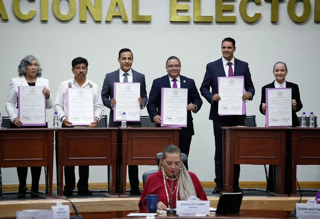 En un comunicado difundido en la red social X, Aguilar Ortiz afirmó que durante las intervenciones de los ministros electos coincidieron en reconocer la trascendencia de “este momento histórico, la necesidad de construir una Corte cercana al pueblo”. Foto