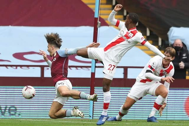 Aston Villa casi logra igualar el marcador al Southampton al hacer dos goles en el tiempo de compensación. Foto Afp