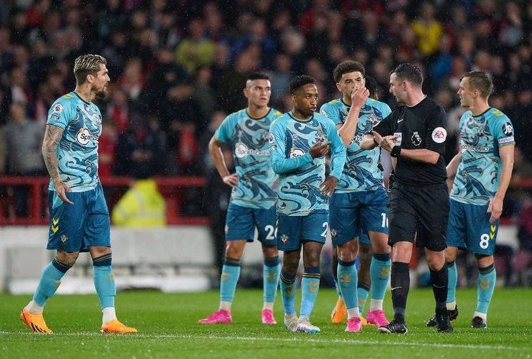 El Southampton de la Liga Premier perdió 2-0 con Fulham y selló su descenso de la Liga Premier. Foto Ap / Archivo 