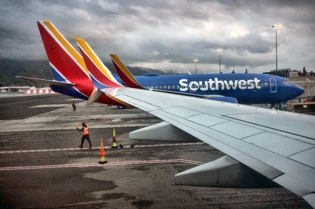Avión de Southwest Airlines en la terminal del Aeropuerto Hollywood Burbank, California. Foto Ap / Archivo