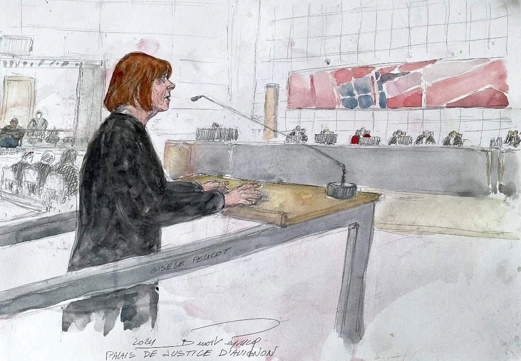 Boceto de Gisèle Pelicot realizado el 17 de septiembre de 2024 durante el juicio por violación en contra de su ex esposo, Dominique Pelicot. Foto Afp