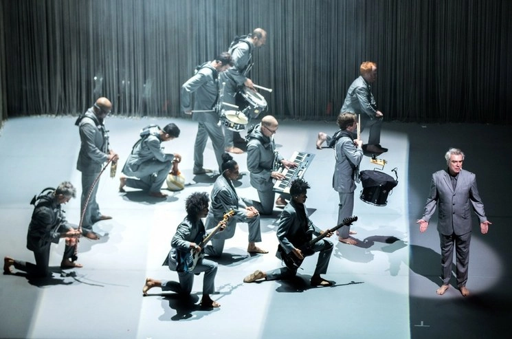 El cantante, guitarrista y compositor David Byrne durante su concierto en el Teatro Metropolitan, como parte de su gira ‘American Utopia’, el 3 de abril de 2018. Foto cortesía Ocesa