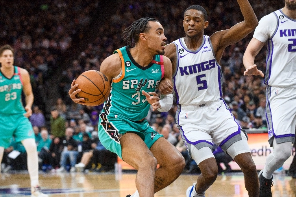 Los Spurs de San Antonio le negaron a Sacramento la oportunidad de amarrar la División Pacífico con una victoria por 142-134 sobre los Kings. Foto Ap