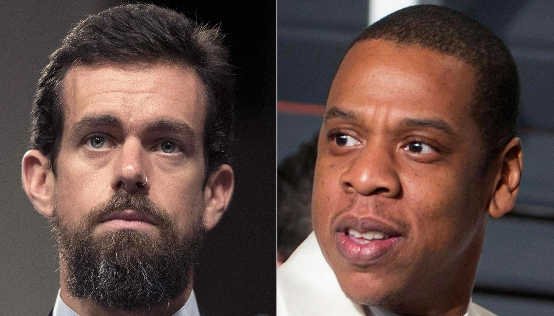 El CEO de Twitter, Jack Dorsey (izq.) en Washington, DC, el 5 de septiembre de 2018; y el rapero Jay-Z (der.) a su llegada a la fiesta de los Oscar 2015 de Vanity Fair en Beverly Hills, California, el 22 de febrero de 2015, llegaron a un acuerdo para la compra-venta de la plataforma Tidal. Foto Afp