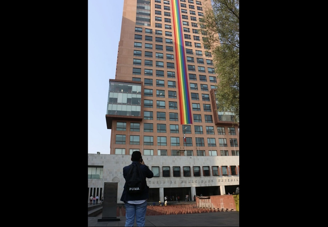 La cancillería comunicó que la Matrícula Consular de Tercera Generación permitirá al usuario marcar u omitir la casilla  de sexo o género. Foto Cuartoscuro / Archivo