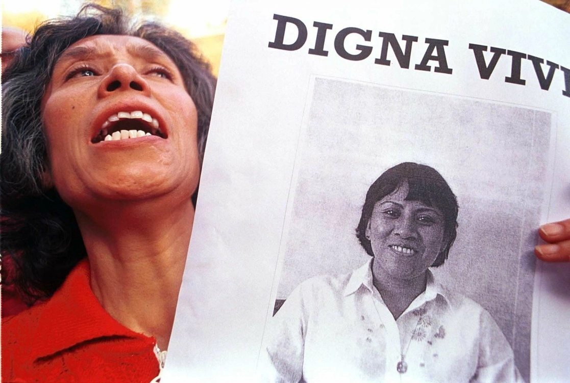 Ayer la Corte Interamericana emitió su resolución sobre el caso Digna Ochoa y determinó la responsabilidad del Estado mexicano en graves fallas en la investigación de la muerte de la activista y ordenó reabrir el caso, juzgar y sancionar a los responsables, efectuar un acto público de responsabilidad internacional y crear un reconocimiento en derechos humanos que lleve su nombre. Foto Cuartoscuro / Archivo