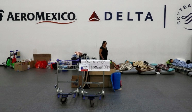 La Cancillería informó que esta mañana arribó a Chile un grupo de turistas que se encontraba varado en el AICM. Foto AP / archivo