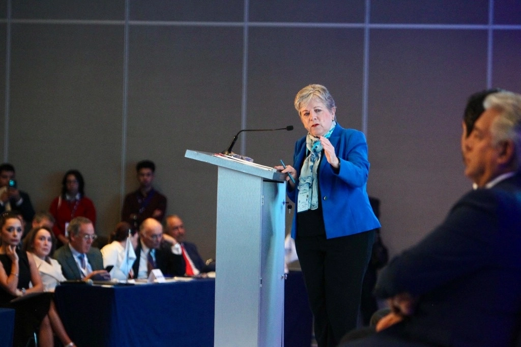 La canciller Alicia Bárcena señaló que uno de los desafíos comerciales es mejorar la infraestructura fronteriza para contar con cruces ágiles, lo que representaría una ganancia de 25 millones de dólares diarios. Foto @SRE_mx
