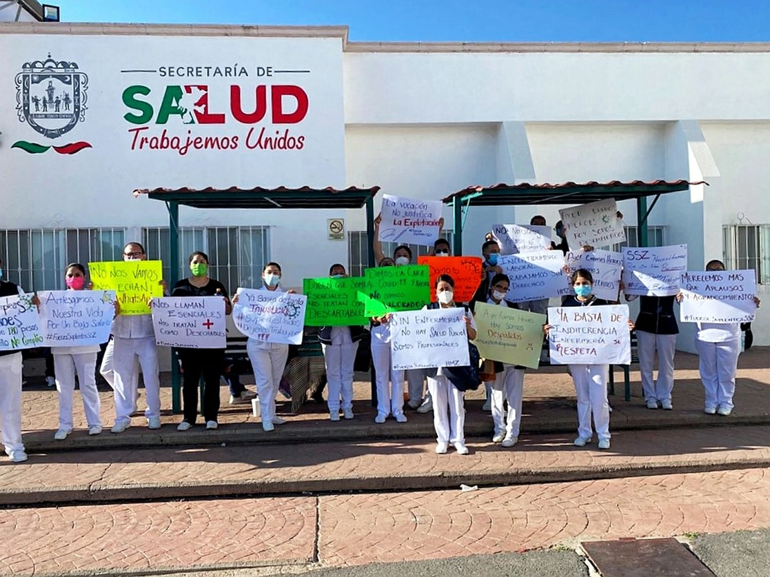 Los trabajadores exigen se les trate con dignidad y respeto a su labor. Foto Alfredo Valadez