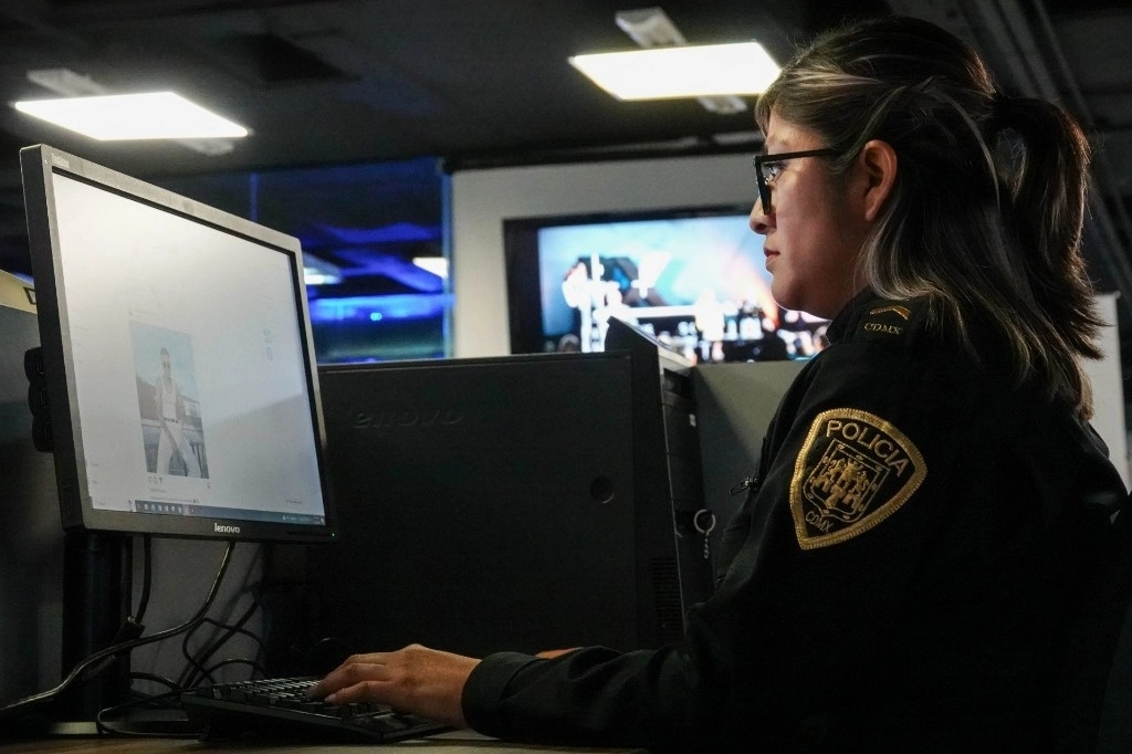 En la imagen, Policía Cibernética de la Ciudad de México, incorporada en 2013 a la Secretaría de Seguridad Ciudadana (SSC). Foto Cuartoscuro / Archivo   