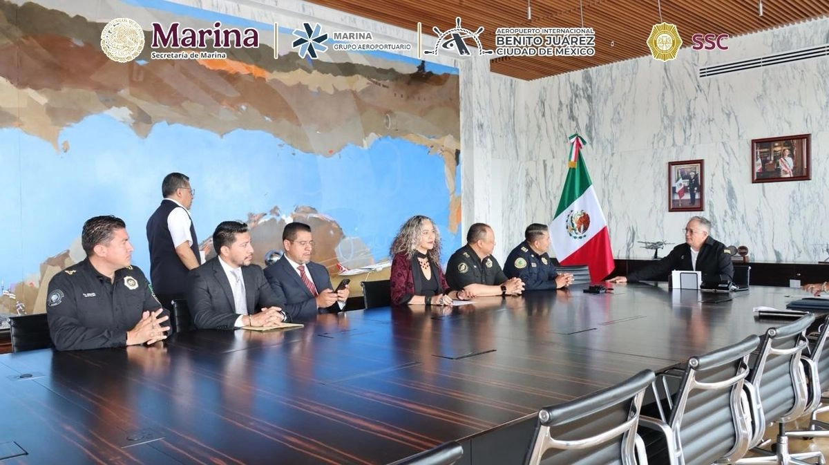 Firma de convenio de colaboración en materia de seguridad entre representantes de la SSC y el AICM. Foto 